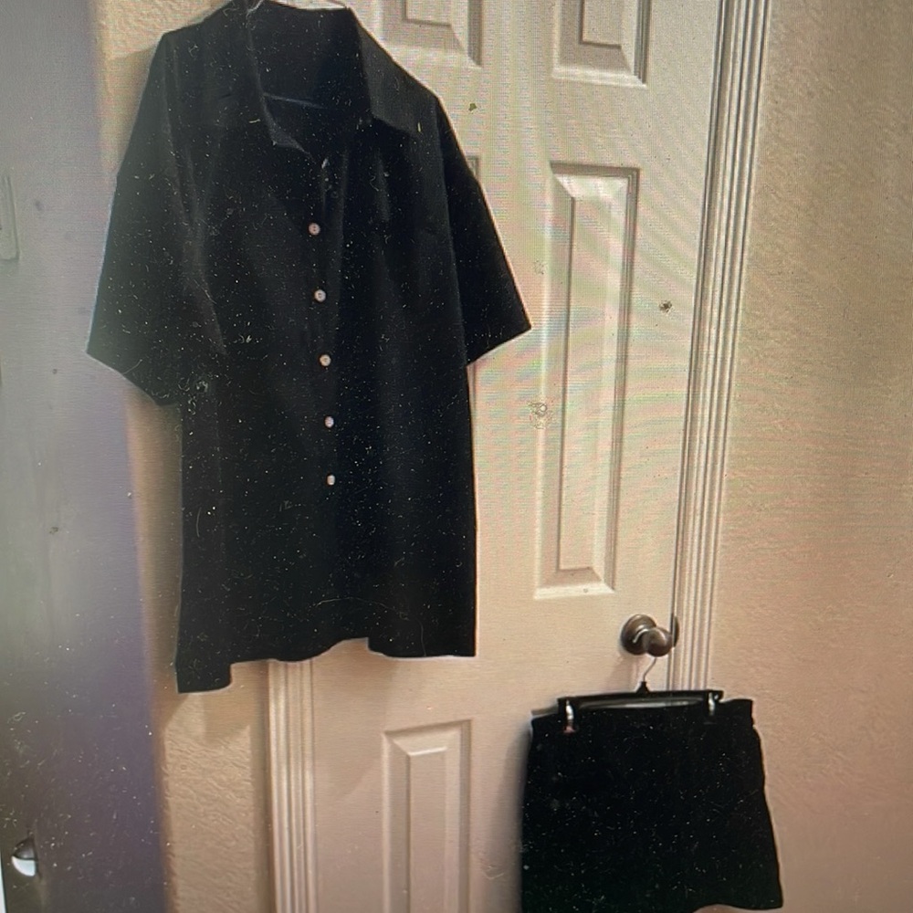 Solid Black 2 Piece Button Down Shirt/Shorts Set … - image 1